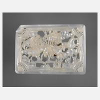 Feine Perlmuttschnitzerei111