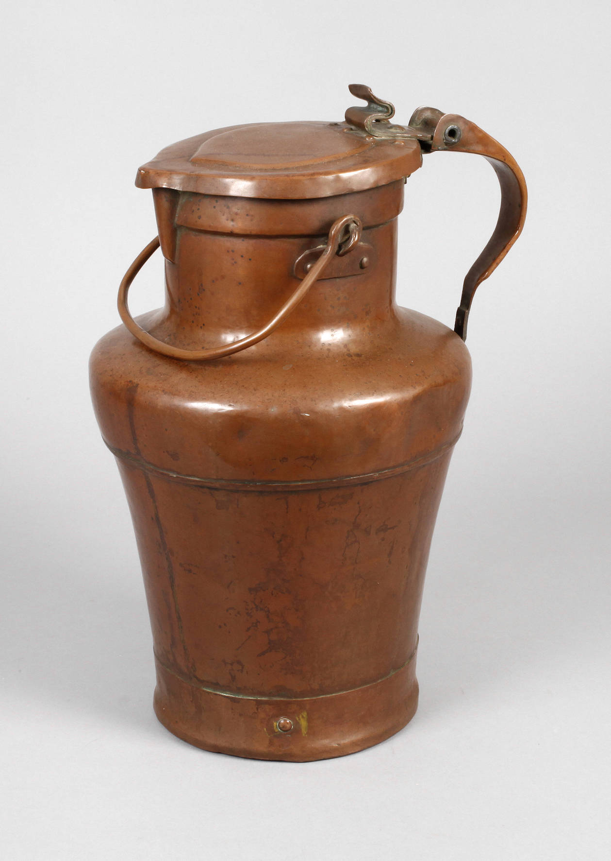 Große Kupferkanne