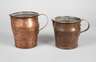 Zwei Kupferkannen