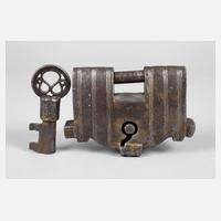 Barockes Vorhängeschloss111