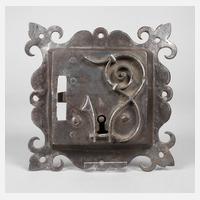 Gotisches Truhenschloss111