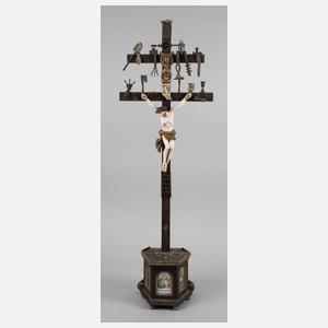 Geschnitztes Kruzifix