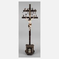 Geschnitztes Kruzifix111