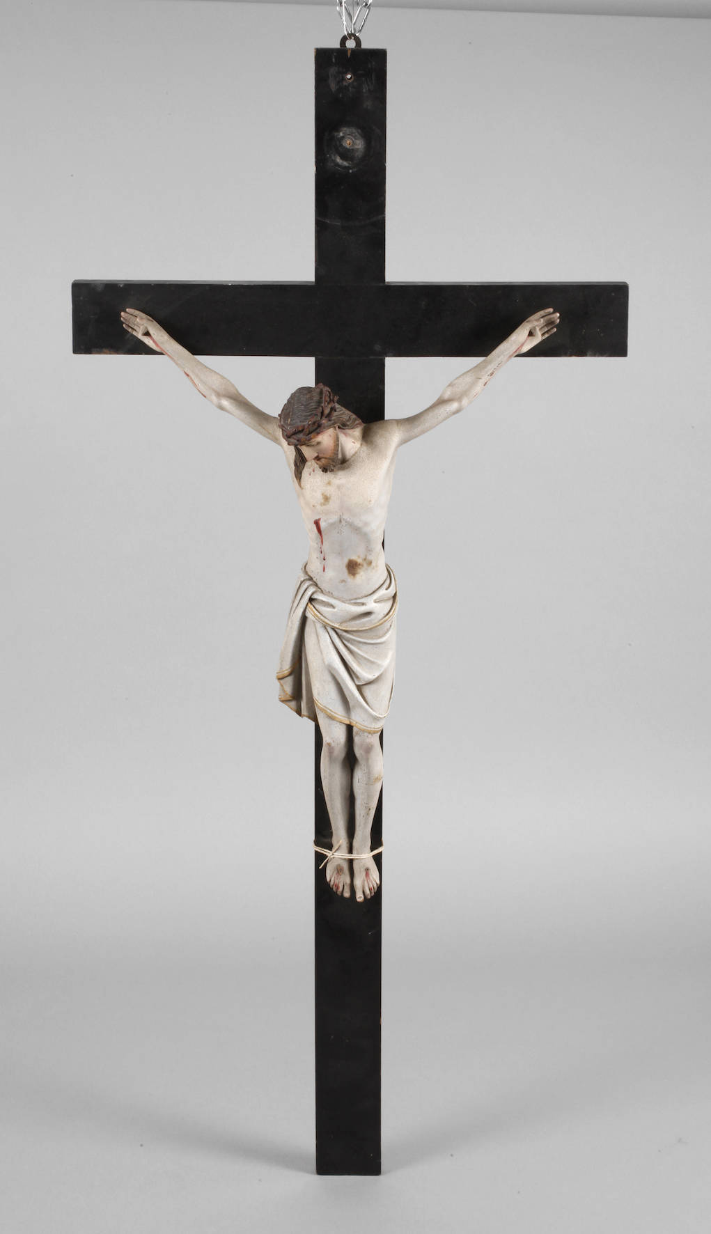 Geschnitztes Kruzifix