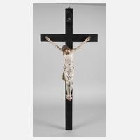 Geschnitztes Kruzifix111