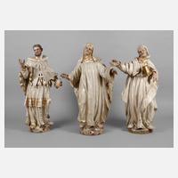 Drei geschnitzte Heiligenfiguren111