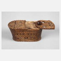 Geschnitzte Schatulle mit Geheimverschluss111