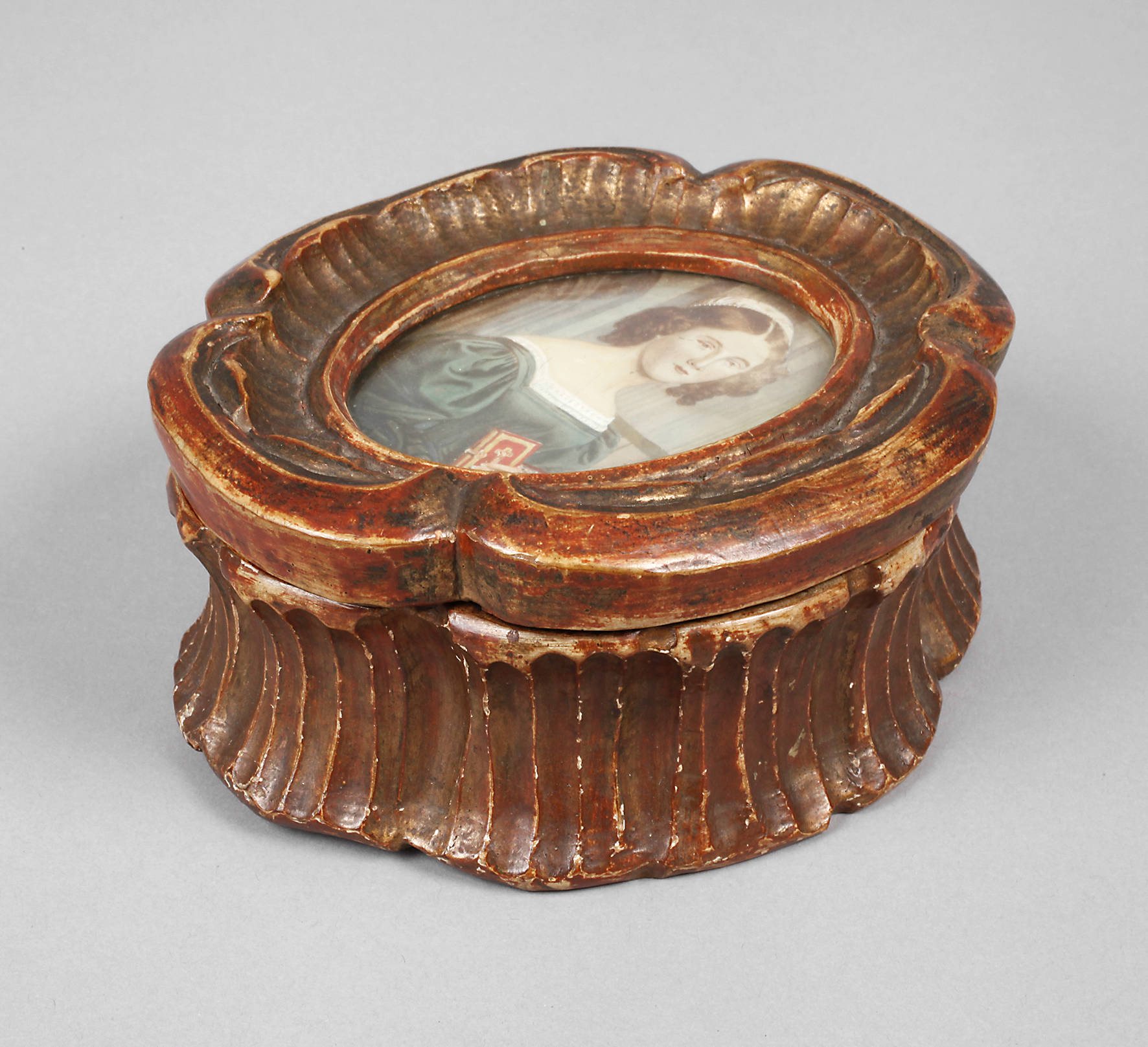 Deckeldose im Barockstil