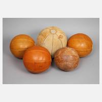 Fünf Medizinbälle111