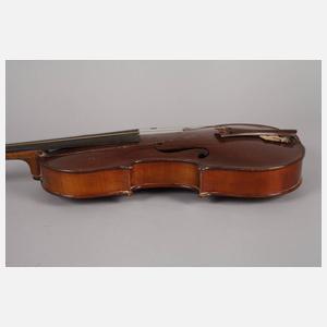 Violine mit Löwenkopf