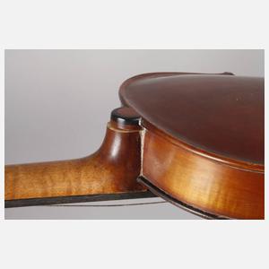 Violine mit Löwenkopf