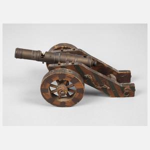 Feldschlangenmodell als Tischfeuerzeug