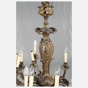 Großer Deckenlüster im Rokokostil