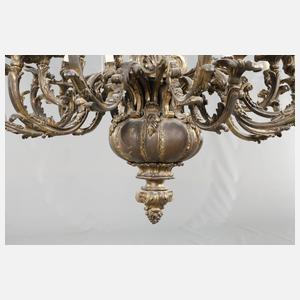 Großer Deckenlüster im Rokokostil