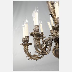 Großer Deckenlüster im Rokokostil