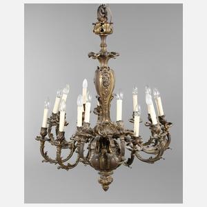 Großer Deckenlüster im Rokokostil