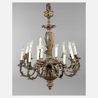 Großer Deckenlüster im Rokokostil111