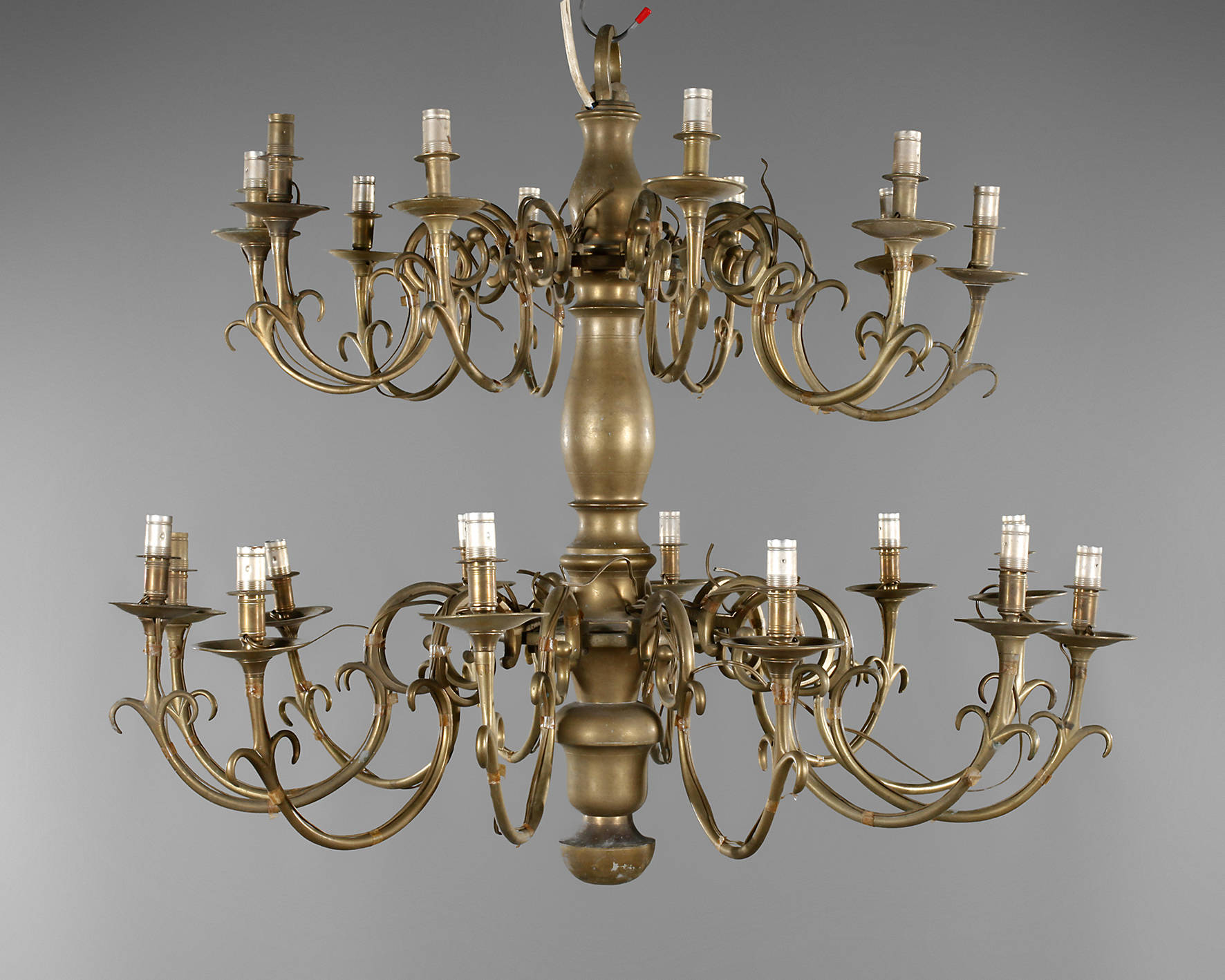 Großer Hallenlüster