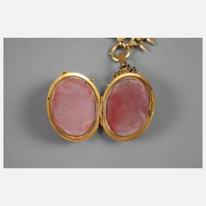 Goldmedaillon an prächtiger Kette