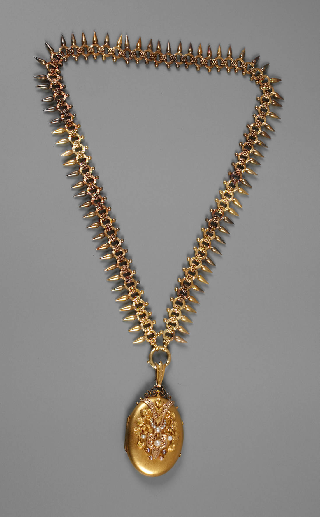 Goldmedaillon an prächtiger Kette