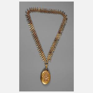 Goldmedaillon an prächtiger Kette