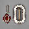 Zwei Schmuckteile mit Emaille