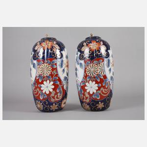 Paar Deckelvasen Imari