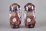 Paar Deckelvasen Imari
