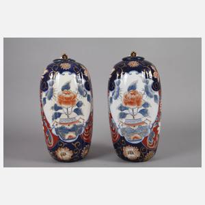 Paar Deckelvasen Imari