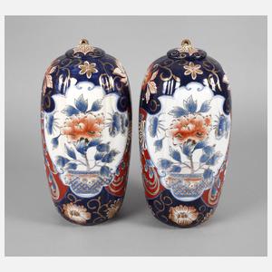 Paar Deckelvasen Imari