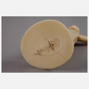 Figürliche Elfenbeinschnitzerei