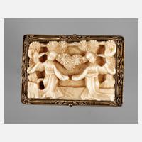 Brosche mit Beinschnitzereien111