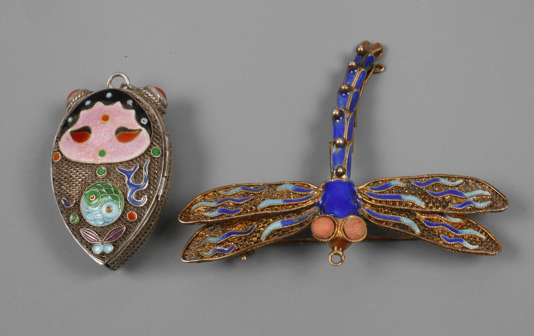 Zwei Teile Emailschmuck