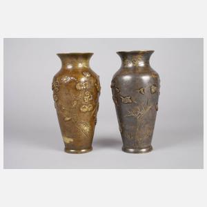 Zwei Bronzevasen
