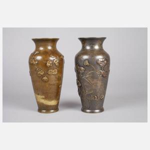 Zwei Bronzevasen