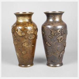 Zwei Bronzevasen