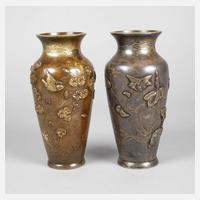 Zwei Bronzevasen111