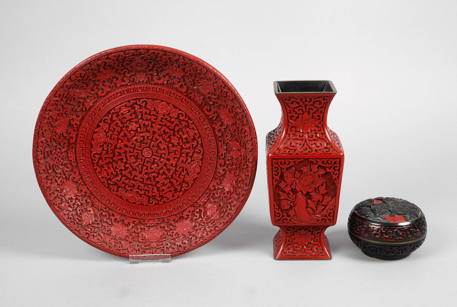 Drei Lackschnitzereien