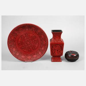 Drei Lackschnitzereien