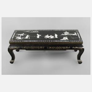 Tisch mit Permutteinlagen