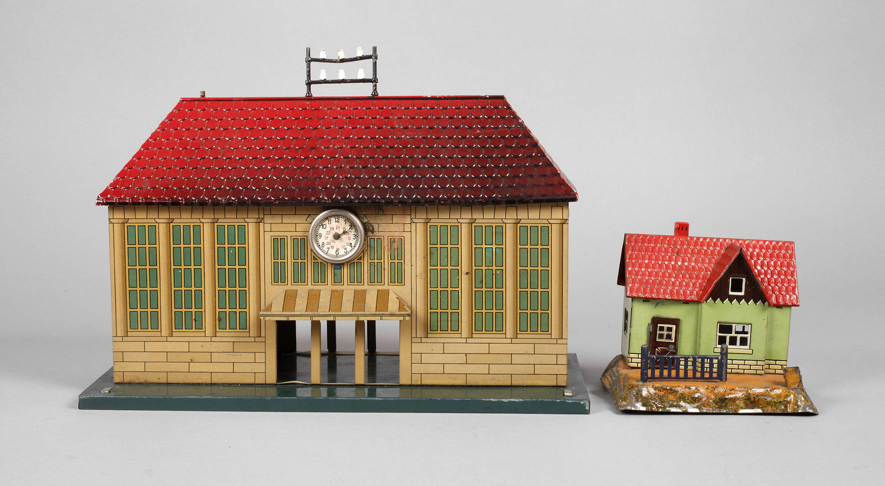 Bahnhof und Häuschen