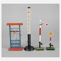 Vier Teile Eisenbahnzubehör111