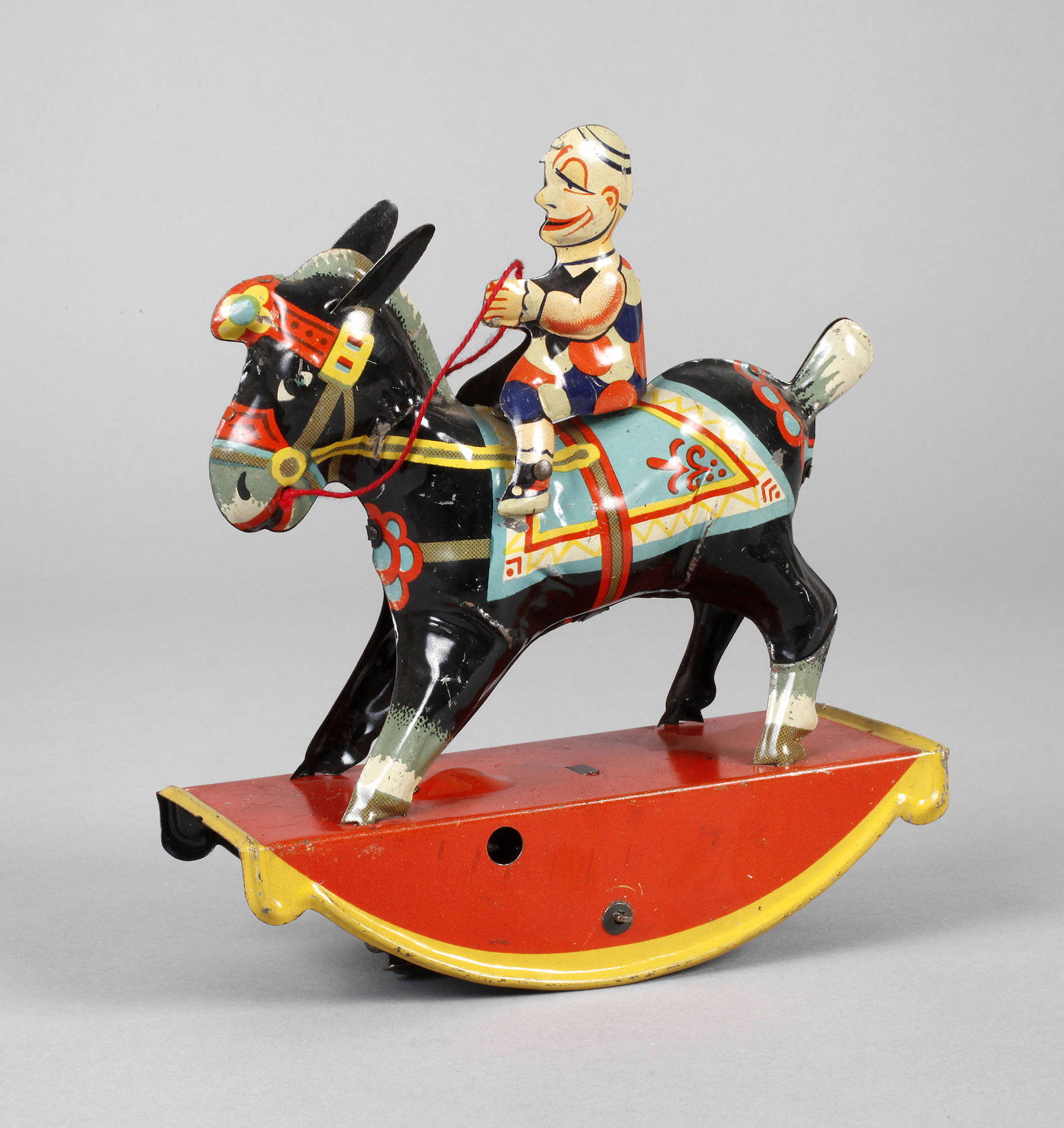 Gama Clown auf Schaukelesel