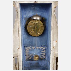 Große klassizistische Kaminuhr