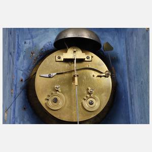 Große klassizistische Kaminuhr