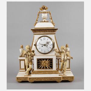 Große klassizistische Kaminuhr