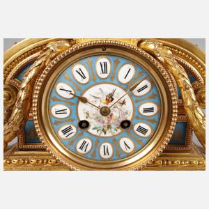 Kaminuhr mit Porzellaneinlagen