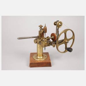 Wälzmaschine und Fräsersatz