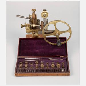 Wälzmaschine und Fräsersatz