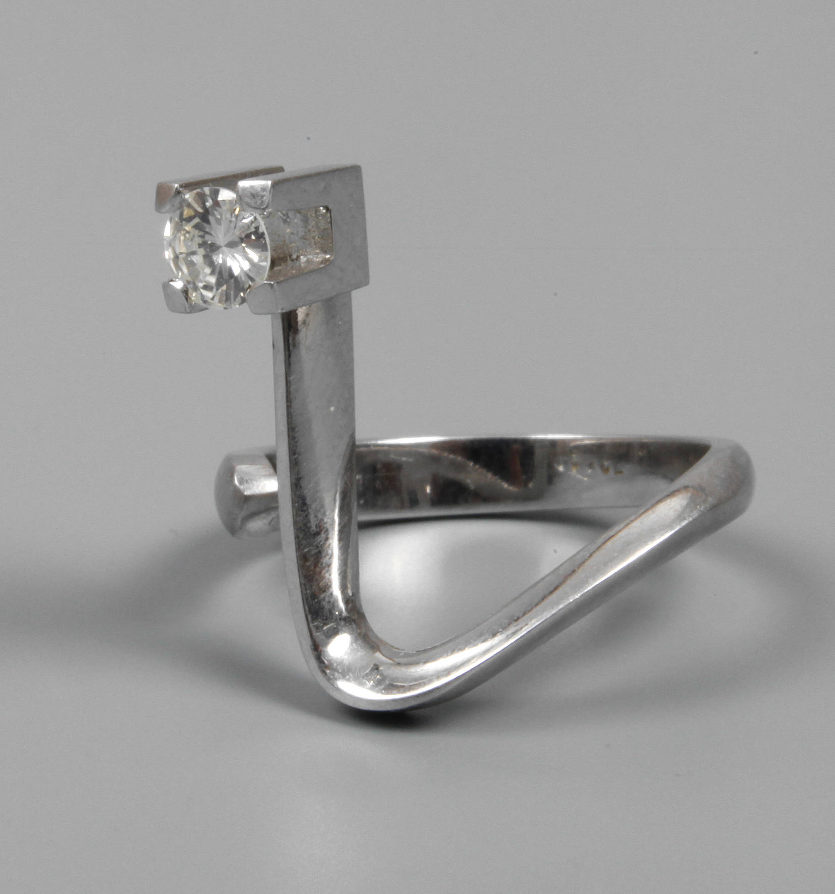 Damenring mit Brillant